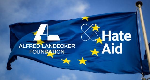 ALF- und HateAid-Logo vor der EU-Flagge
