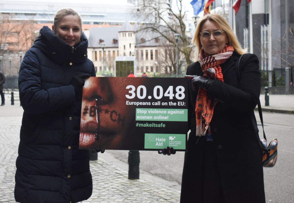 Übergabe der HateAid-Petition in Brüssel.
