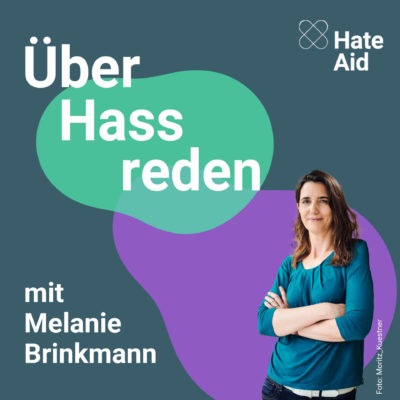 Podcast-Cover von Über Hassreden mit Porträt von Melanie Brinkmann