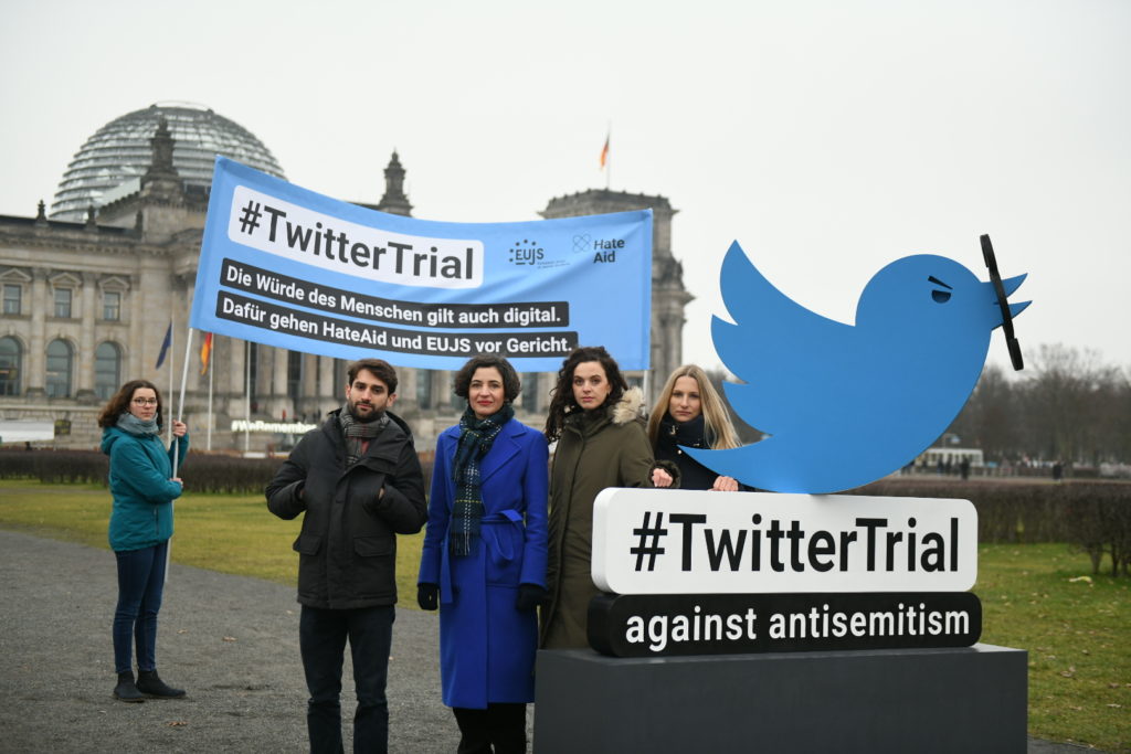 #TwitterTrial: EUJS and HateAid sue Twitter - action in front of the Bundestag