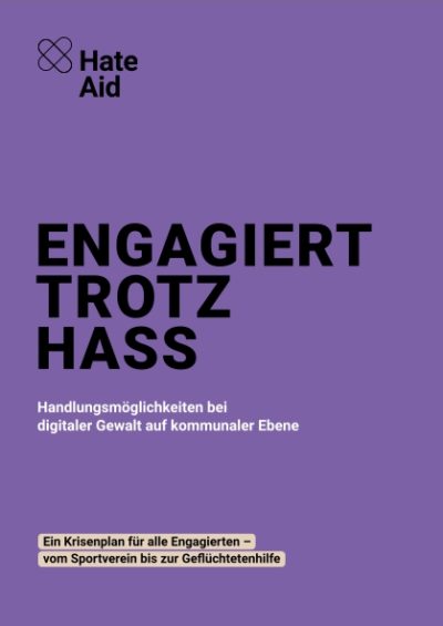 HateAid Broschüre Cover mit der Überschrift "Engagiert trotz Hass" und der Unterüberschrift "Handlungsmöglichkeiten bei digitaler Gewalt auf kommunaler Ebene"