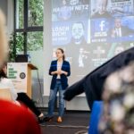 HateAid Awareness-Tag in Bremen 2023 - Vortragende vor einer Leinwand