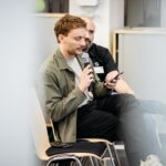 HateAid Awareness-Tag in Bremen 2023 - Teilnehmender mit Mikrofon in der Hand
