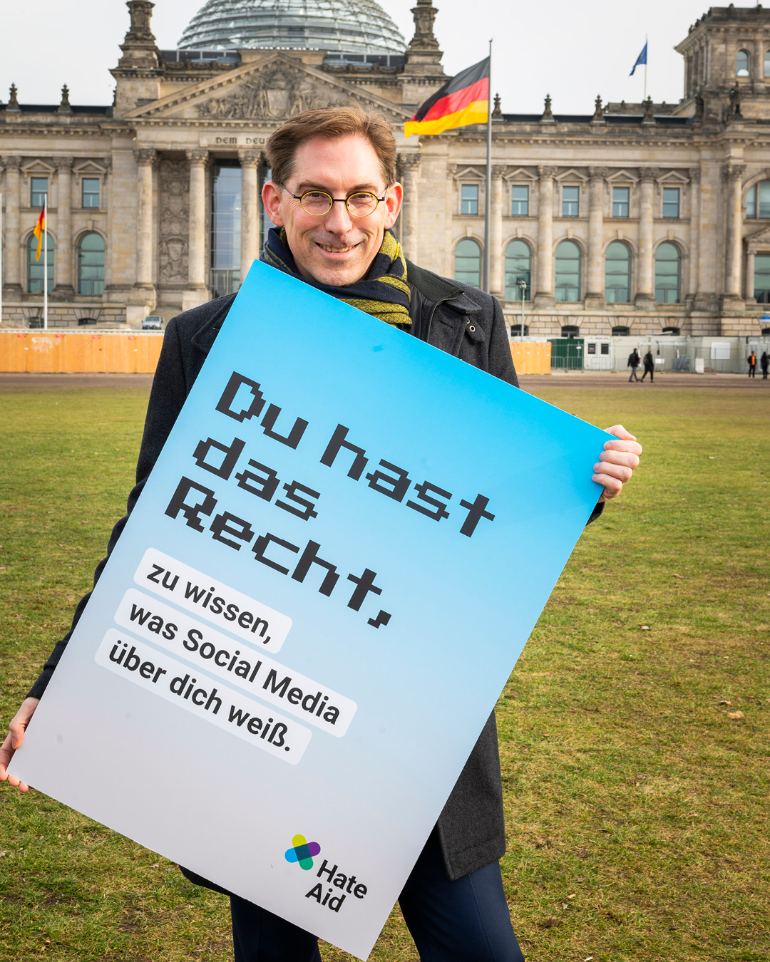 HateAid Menschenrechtskampagne #UnserInternet. Zu sehen ist ein Foto von Politiker Dr. Thorsten Lieb