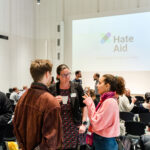Awareness-Tag in Dresden 2024: Zu sehen ist eine Gruppe beim Netzwerken