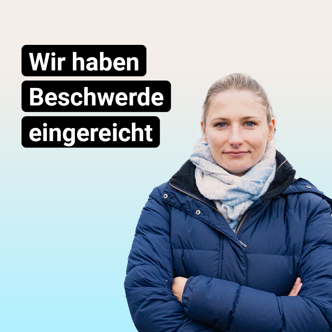 Auf der Grafik ist ein Foto von HateAid-CEO Josephine und die Überschrift „Wir haben Beschwerde eingereicht".