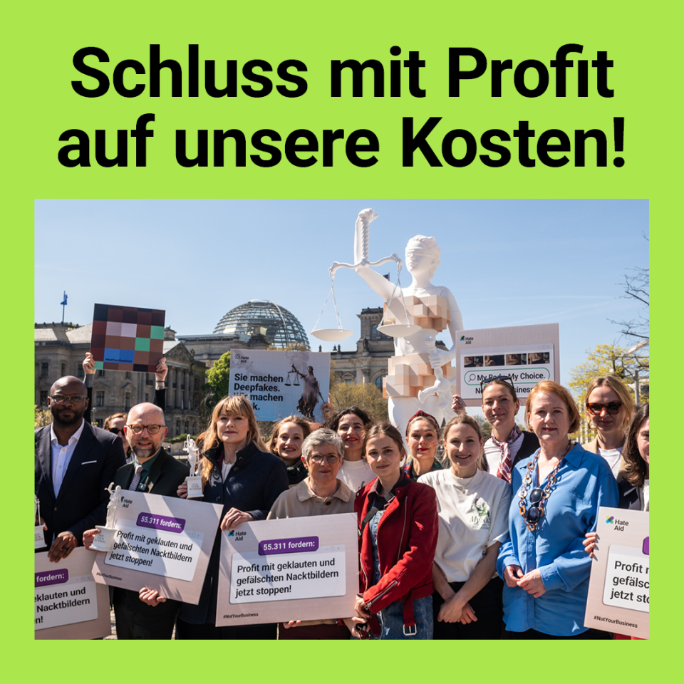 Auf der Grafik ist ein Foto, wie HateAid die Deepfake-Petition an die Politik übergibt. Darüber steht: Schluss mit Profit auf unsere Kosten.
